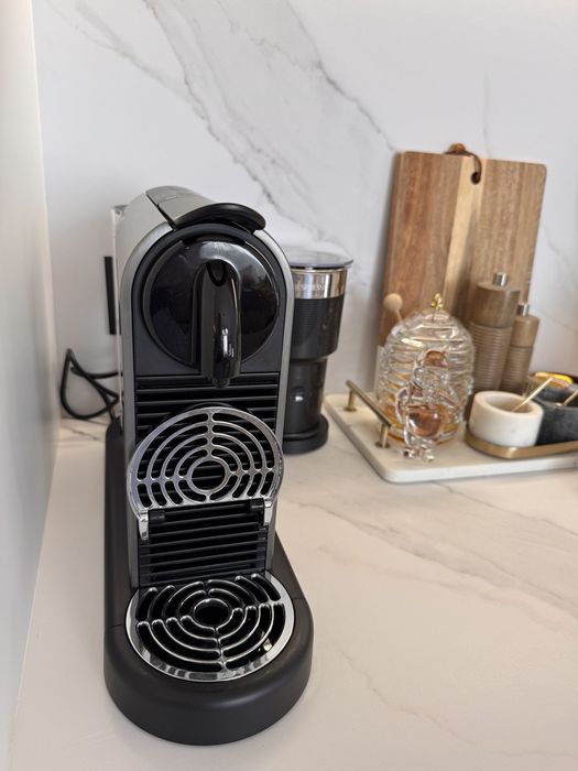 Nespresso CitiZ Platinum D Titan

Използвана,без забележки.