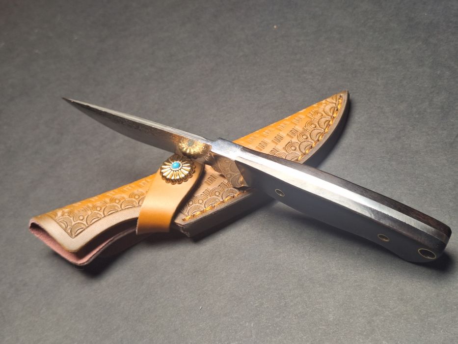 Ловен нож от дамаска стомана VG10 с кожена кания