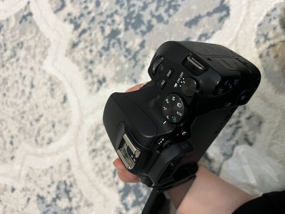 Canon EOS 250D 18-55мм