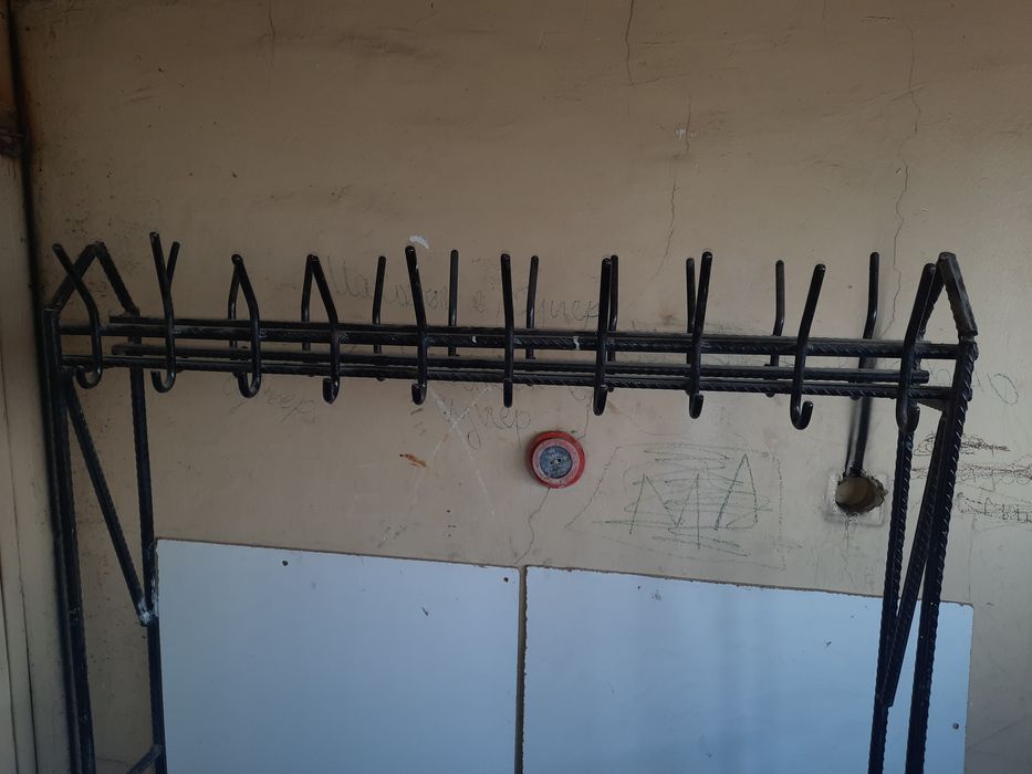 Ръчно изработена голяма желязна самостояща закачалка  за дрехи