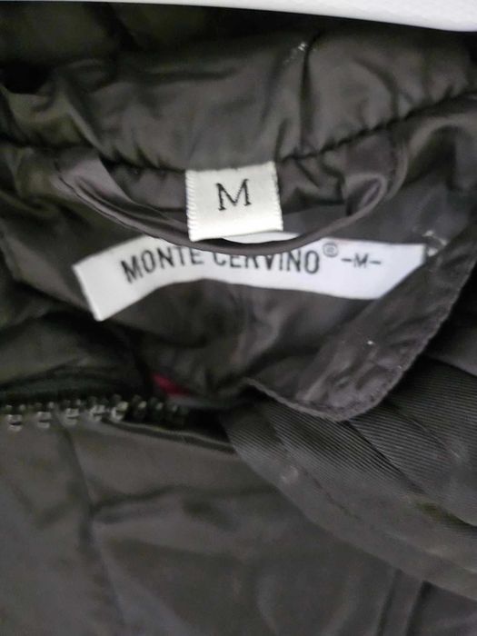 Дамско яке с естествен пух на качулката -тип парка