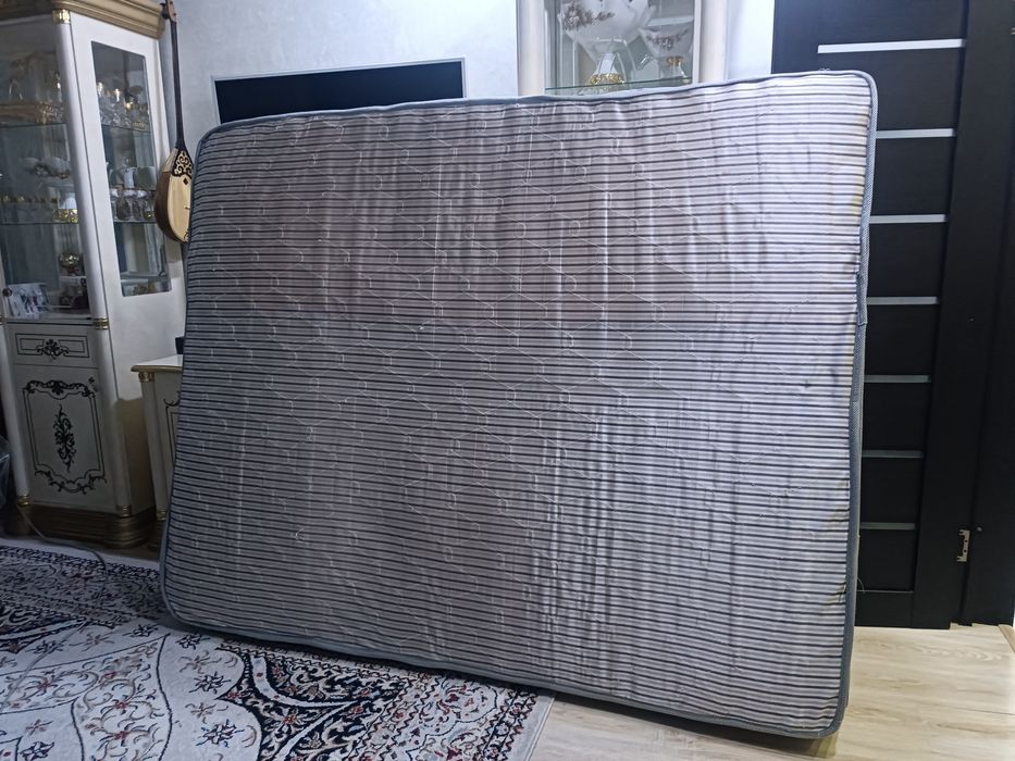 Матрац, в неплохом состоянии, отдаем даром