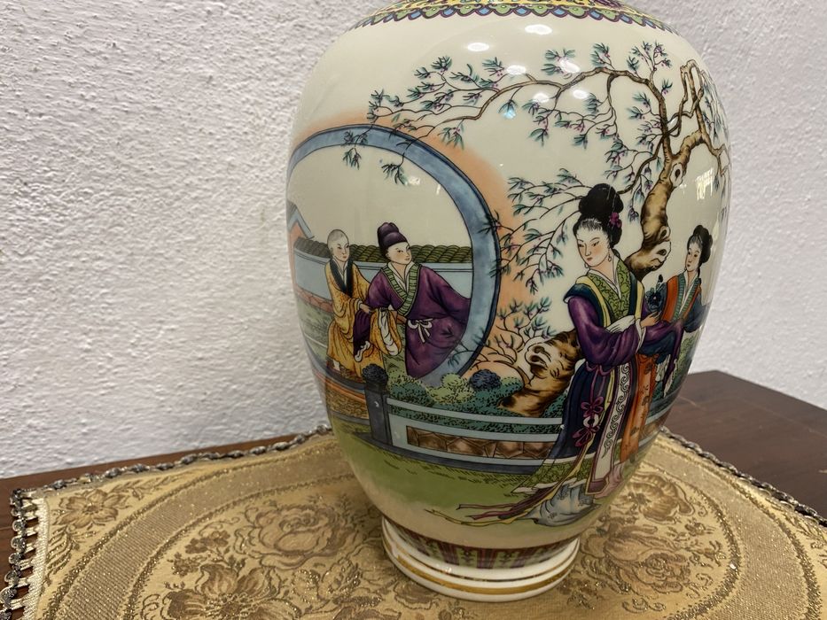 Голяма китайска ваза от костен порцелан