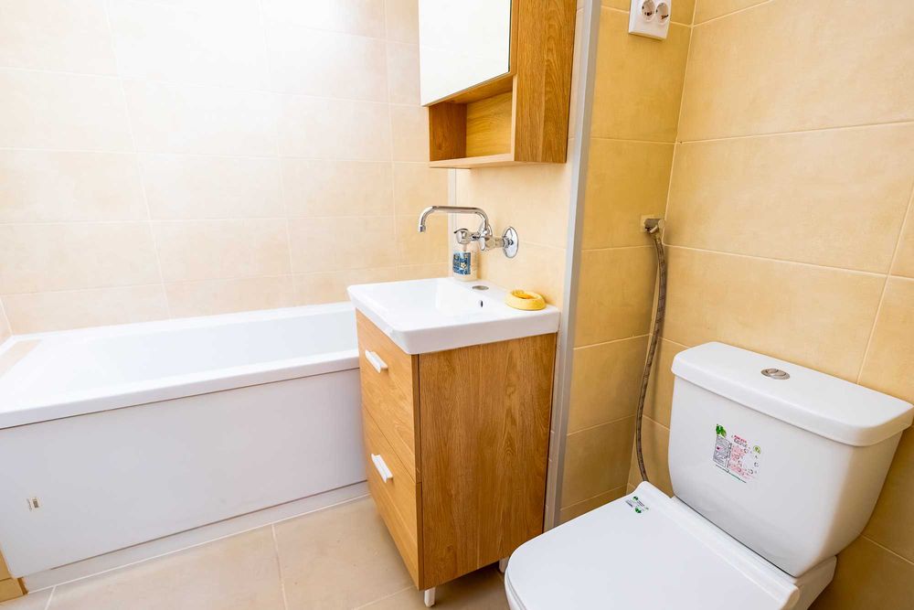 3 camere renovat, 80 mp, 2 AC, centrala, loc parcare, curte interioara, Strada Pietonala, Teatrul Toma Caragiu