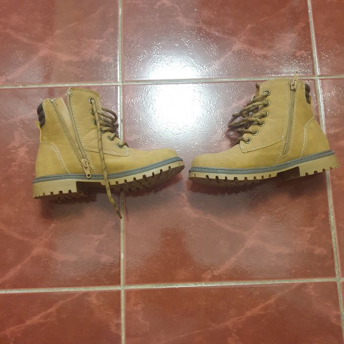 Vand bocanci baieti , marimea 31 si 32