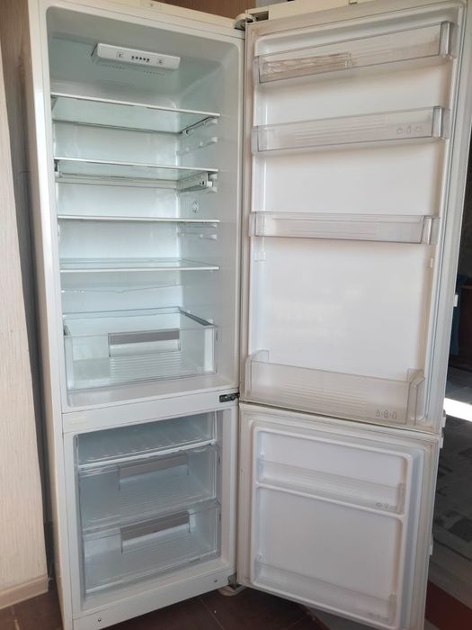 Большой холодильник LG