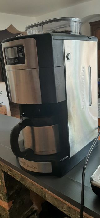 Vând Cafetieră cu Râșniță Russell Hobbs