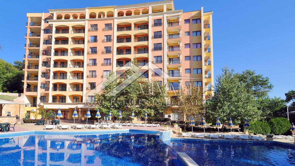 Двустаен просторен апартамент в Златни Пясъци, Варна