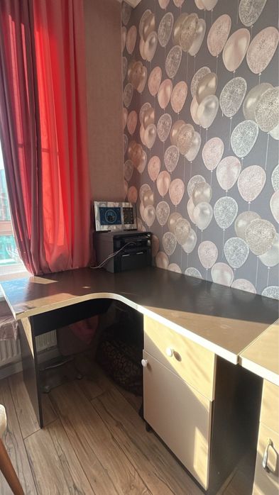 Стенка и письменные столы