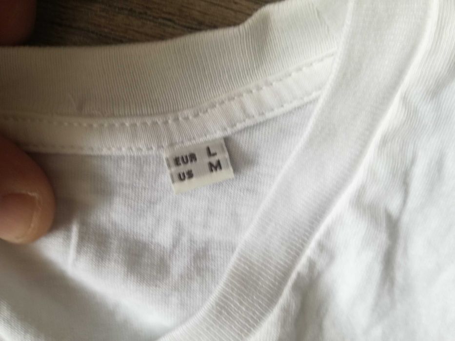 Продавам женска тениска с конче