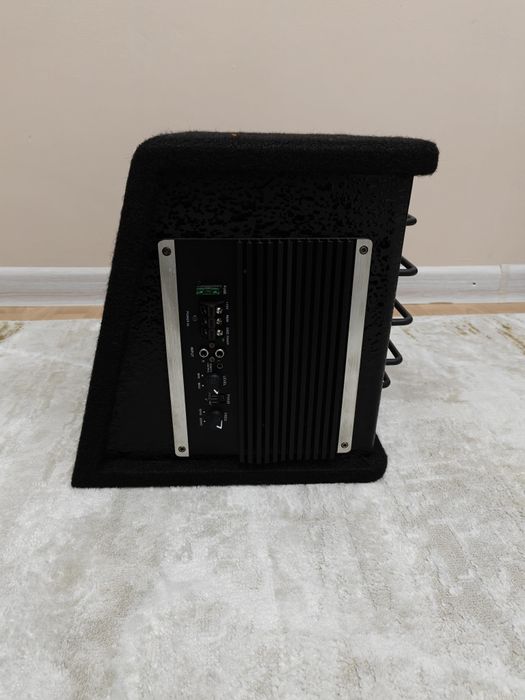 Продаётся сабвуфер JBL.