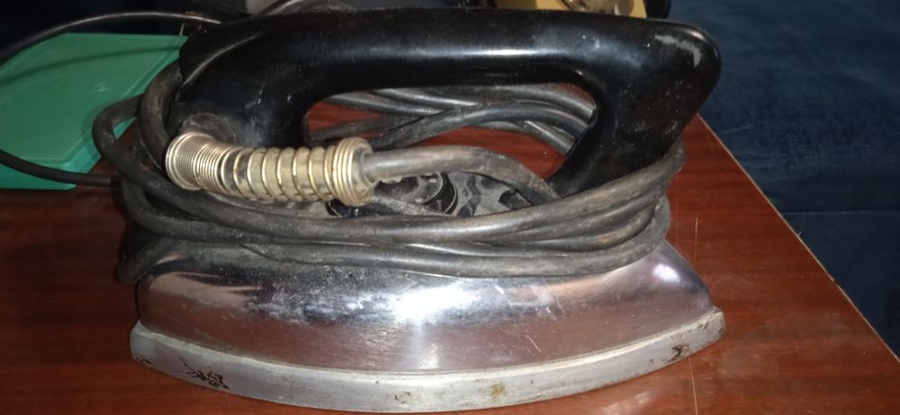 Утюг советский, рабочий.