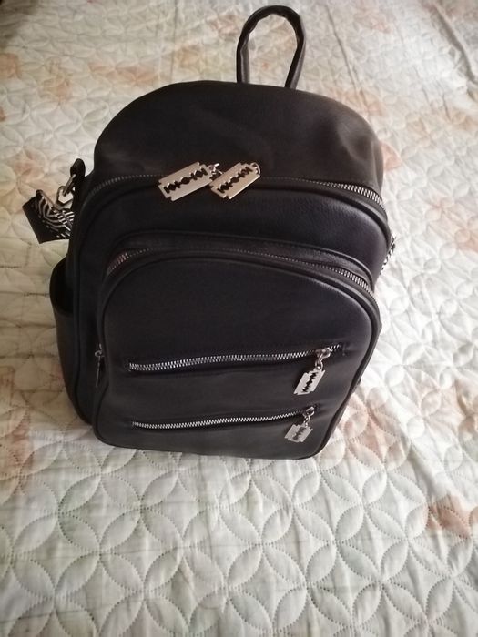 Дамска кожена раница чисто нова