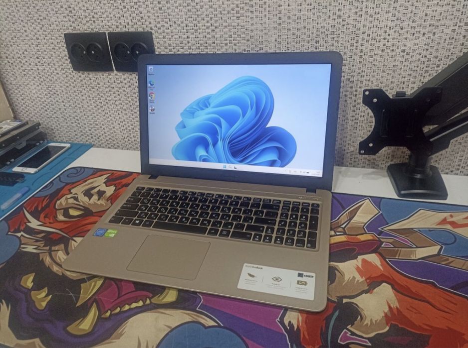 Ноутбук Asus VivoBook MX110