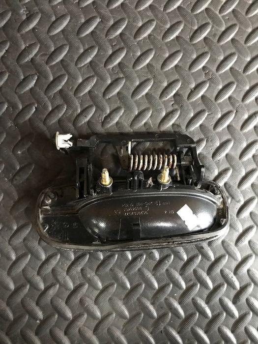 Предна лява външна дръжка на врата черна  за Peugeot 607 (2002) 9629157577