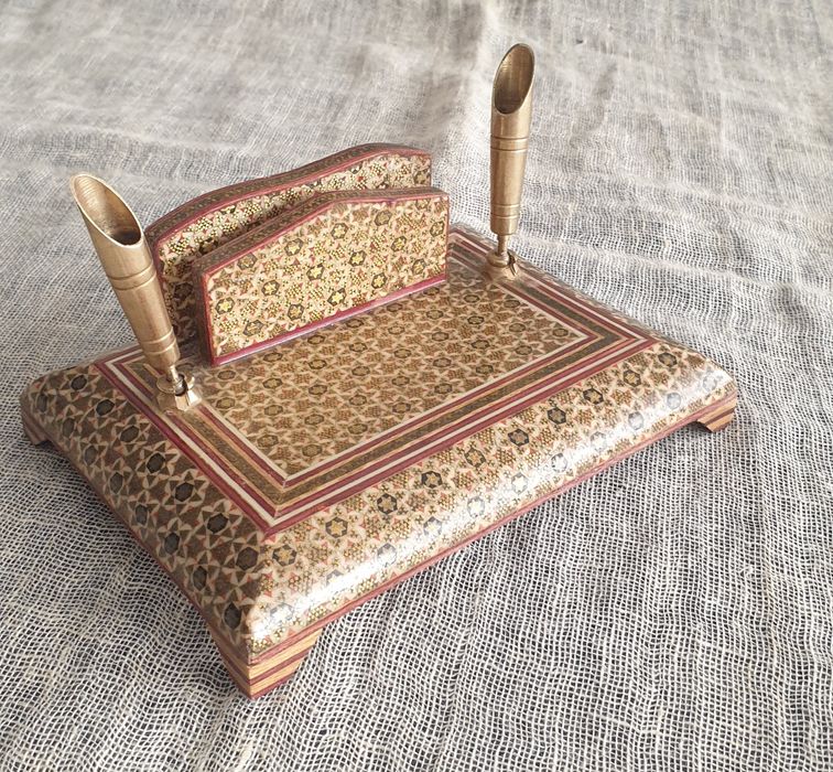 Писалищен комплект от екзотична дървесина и месинг и финна интарзия