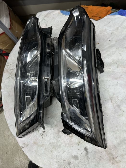 Faruri stânga dreapta renault talisman.cod:260108543.r.