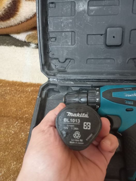 Продам шуруповёрт makita