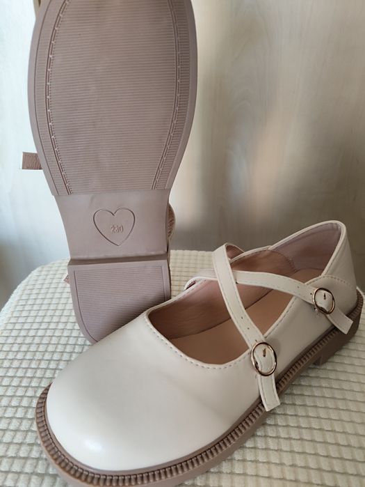 Продам туфли школьные.