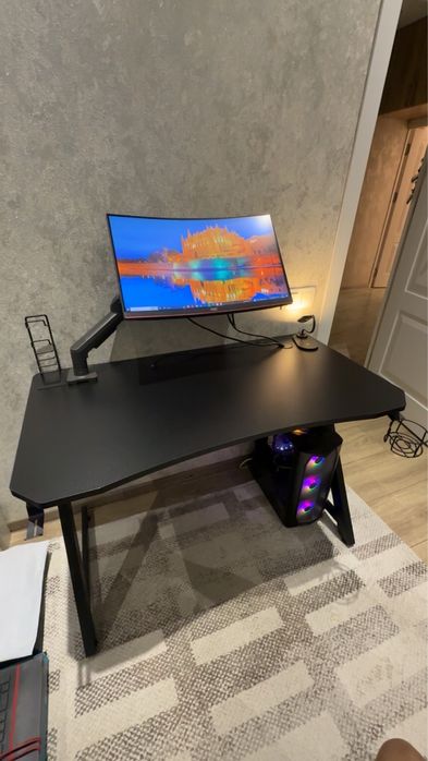 Продается игровой стол Rampage Mr-02 Stage Metal Frame