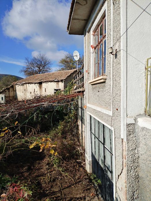 Имот с къща в С. Ягнило, Варна 30 000 Евро