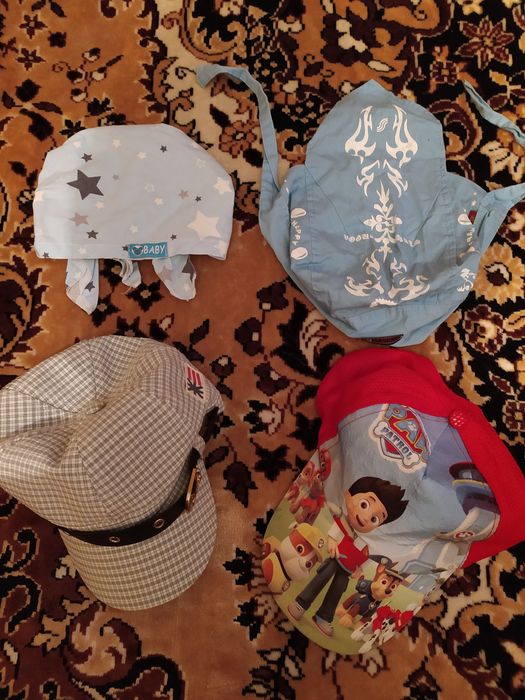 Продам кепки на мальчика на 3-4 года