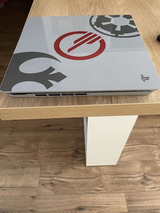 Playstation 4 slim star wars edition 1 TB