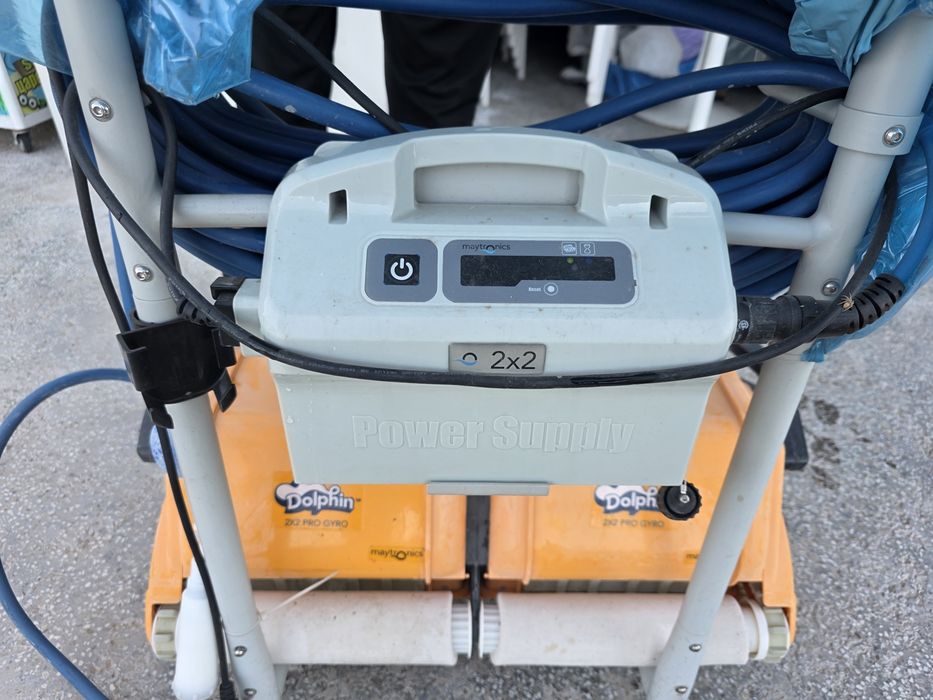 Dolphin 2x2 pro Gyro Робот за почистване на басейн