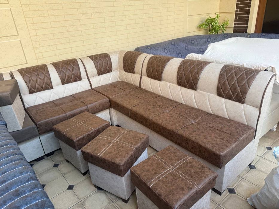 Угалок+ стол+ пуфик.