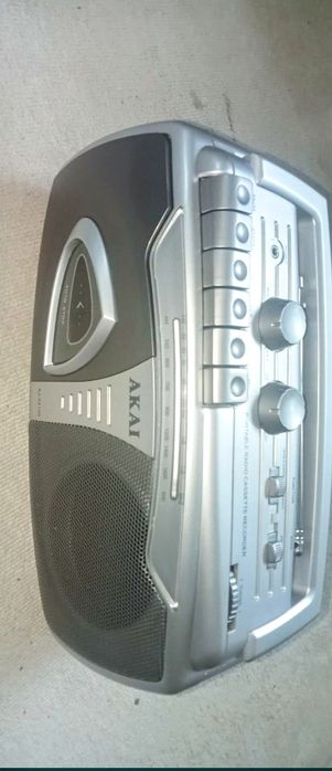 Radiocasetofon Akai vechi