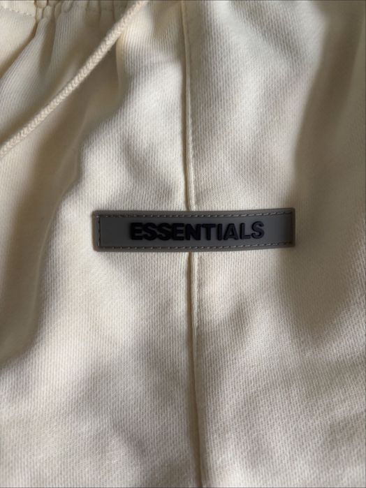 Essentials shorts два чифта