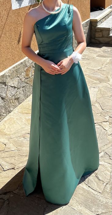 Офитциална рокля