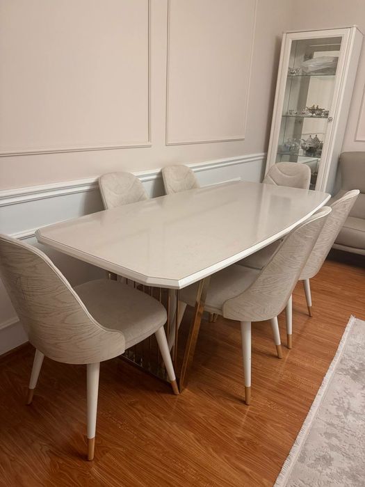 Стол и 6 стульев