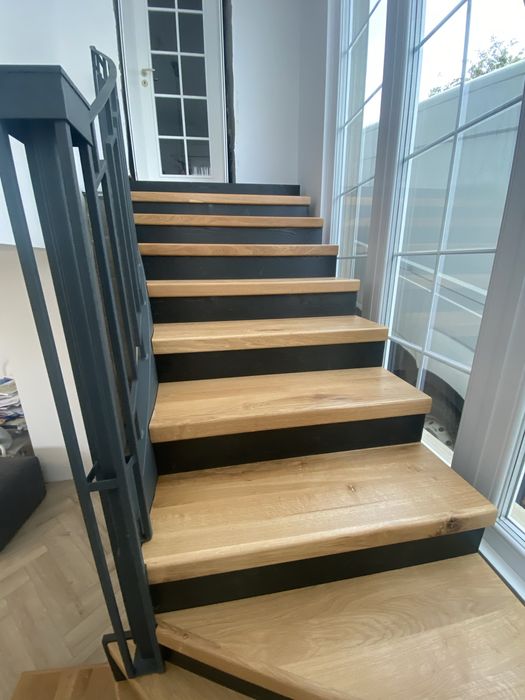 Trepte lemn pe schelet metalic