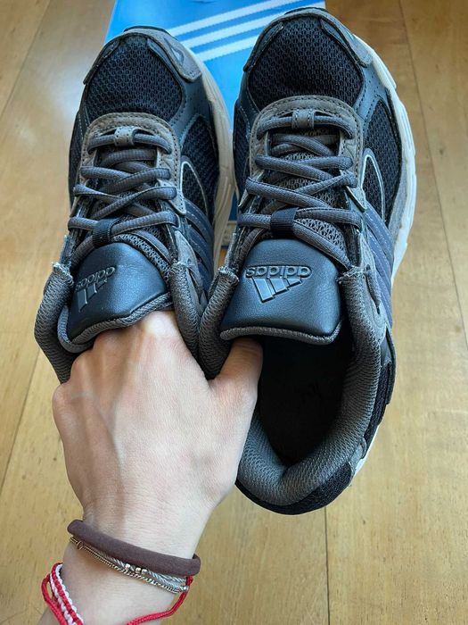 маратонки ADIDAS RESPONSE CL W grey black