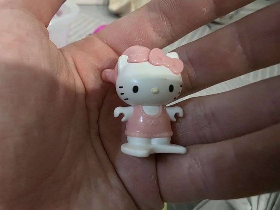 Фигурки Hello Kitty с киндеров