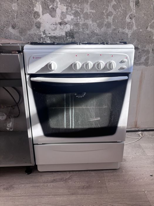 Продам газовую плиту