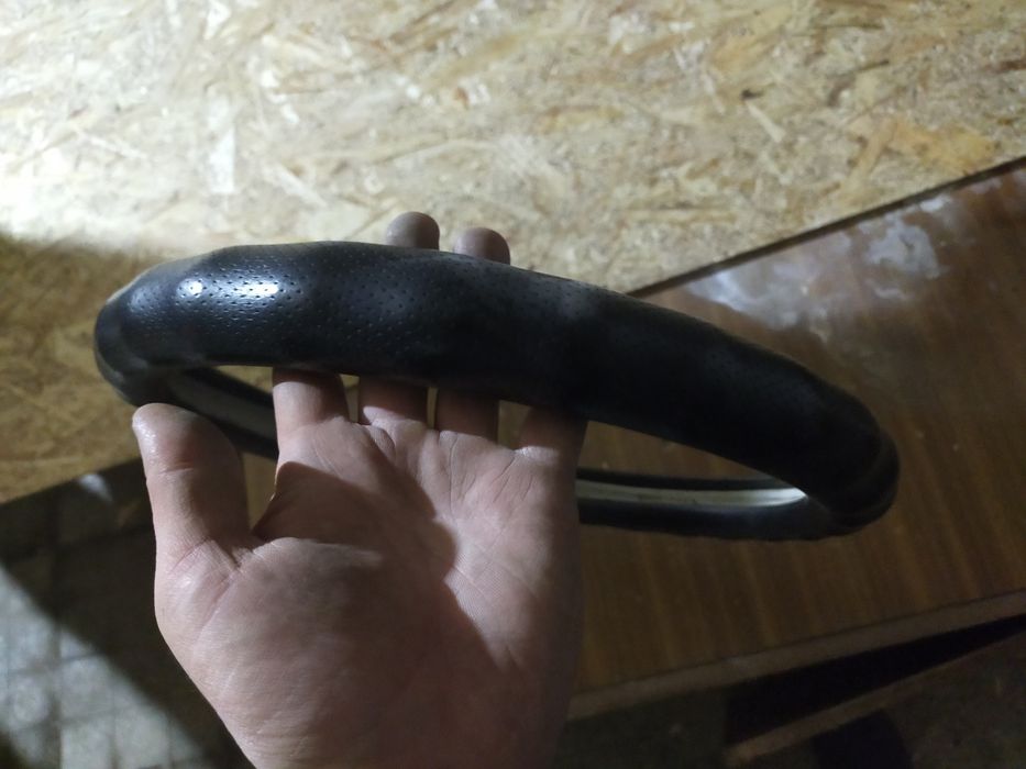 Продам оплётку на руль,Фары Каризма 97 год.