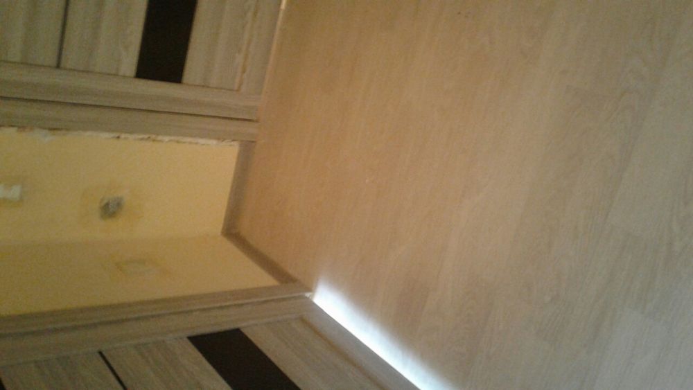 Укладка ламината, установка межкомнатные двери, настил линолеума, плин ...