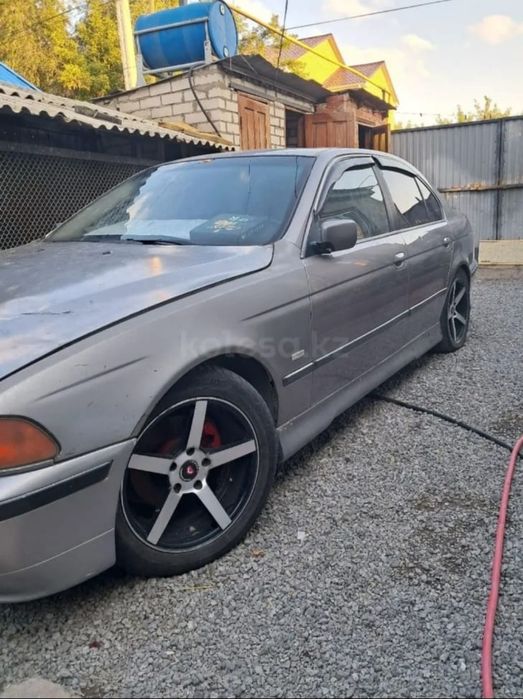 Продам  БМВ дельфин 520