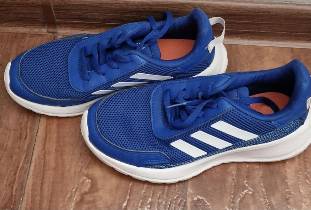 Кроссовки детские Adidas.