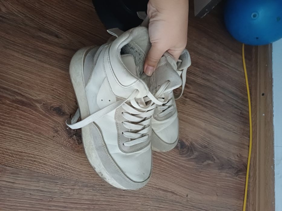 Отдам обувь не дорого