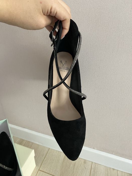 Продается туфли высокие