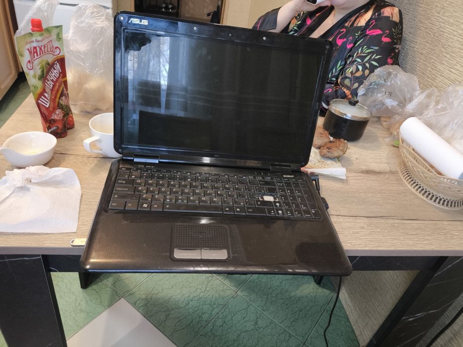 Продам ноутбук !