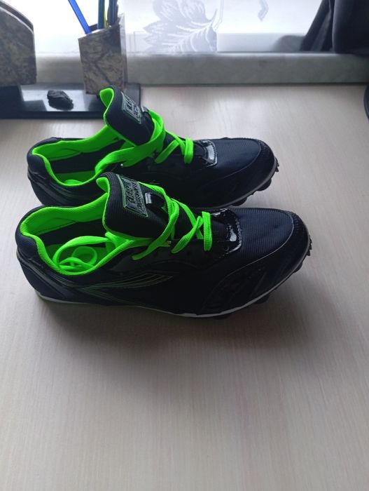 Продам шиповки 38р