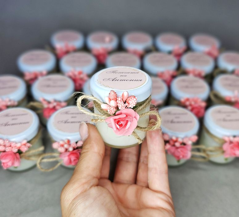 Малки бурканчета с ароматни свещи