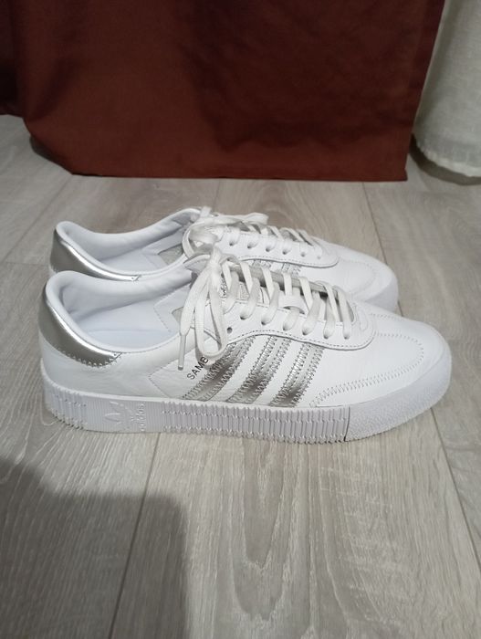 Adidas Sambarose alb citeste descrierea
