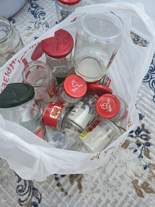 1 пакет маленьких банок от томата