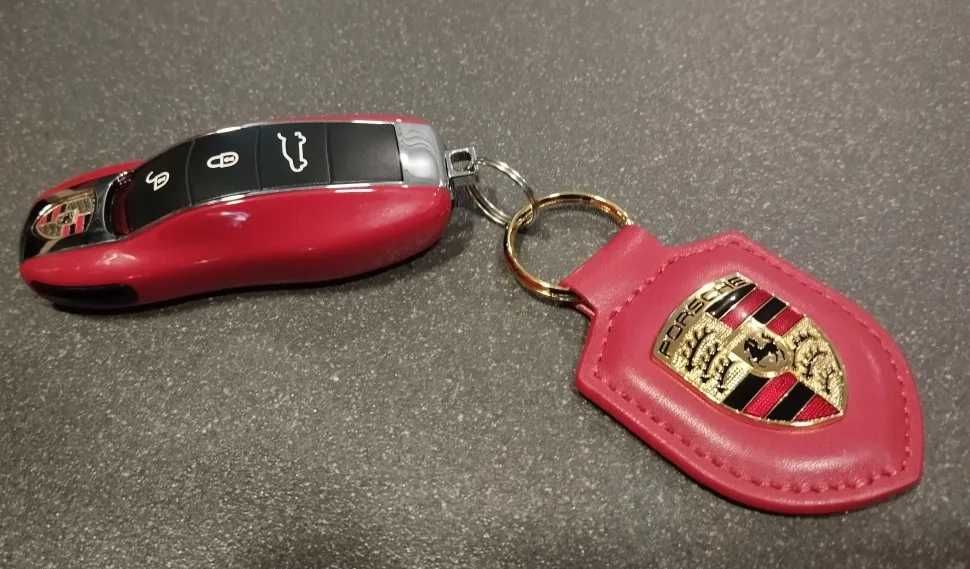 Кожен ключодържател Порше черен, червен, син и жълт