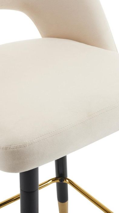 Два щъркела, бар столове Amore. черни крака със седалка от бял плюш